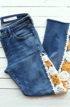 Jeans with the sides stitched with crochet white and yellow flowers.